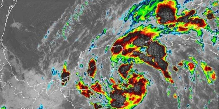 La tormenta tropical Ganma se fortalece horas antes de tocar tierra en México