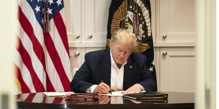 Trump, "extremadamente bien" según su médico, minimiza el covid-19