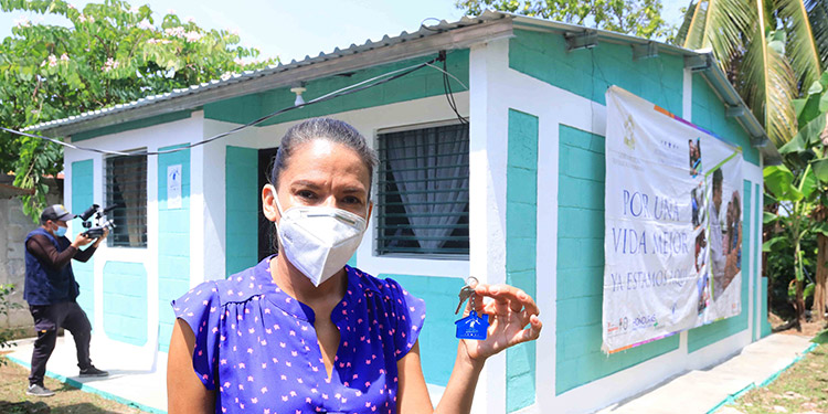 Felices familias con casa nueva gracias a programa Vida Mejor
