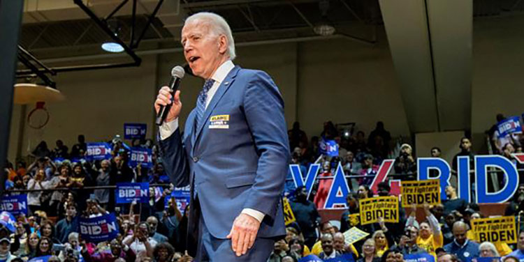 Biden aventaja por más de 40 puntos a Trump entre latinos y avanza en Texas