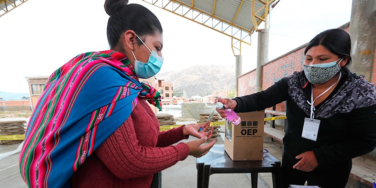 Las elecciones en Bolivia transcurren con gran afluencia de votantes y en calma