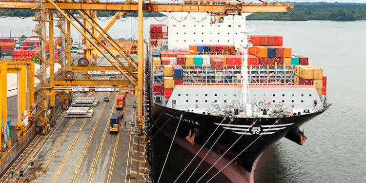 Se reduce 30% el déficit comercial en diez meses