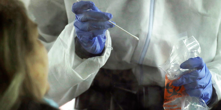Escépticos frustran a médicos que luchan contra coronavirus