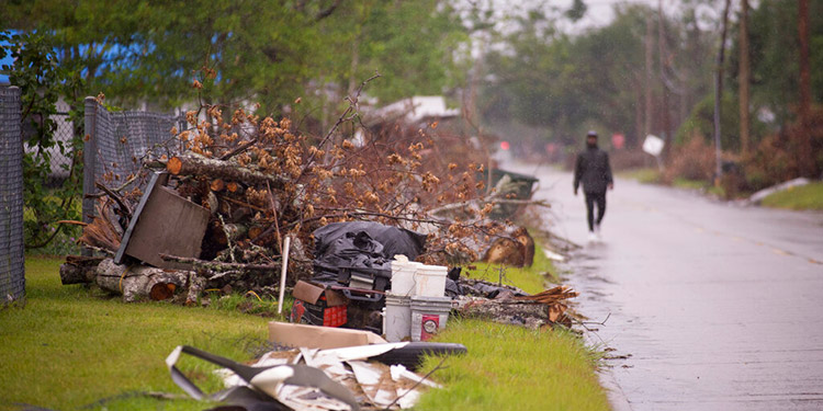 Delta se degrada a tormenta tropical sobre Luisiana