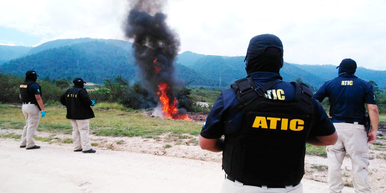 Incineran 100 kilos de cocaína incautados a otra avioneta en Brus Laguna