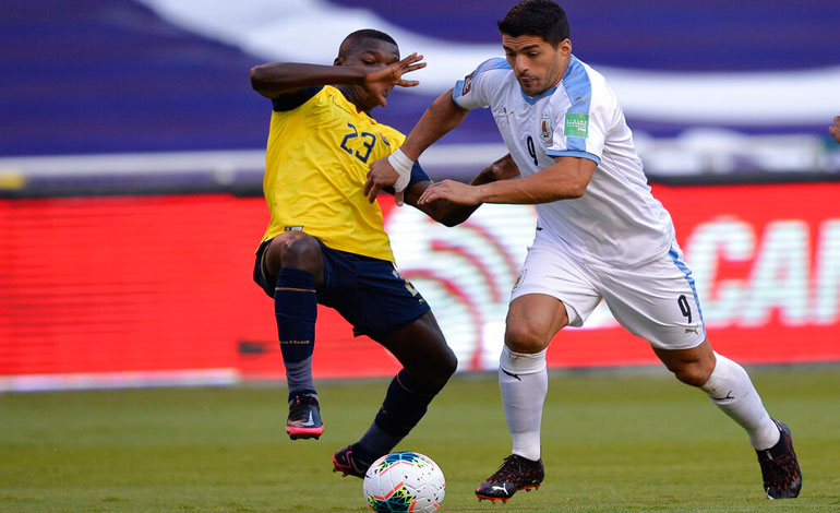 Ecuador aterriza a Uruguay y Suárez hace historia en las eliminatorias