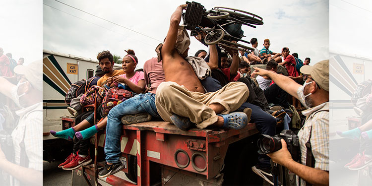 México refuerza su frontera sur ante el avance de una caravana de migrantes