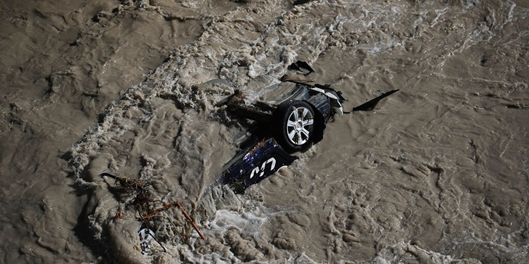 Inundaciones en Europa sacan cadáveres de cementerios