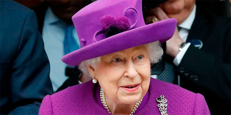 Isabel II sale de su residencia por primera vez desde inicio de la pandemia