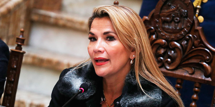 La presidenta interina Jeanine Áñez anima a los bolivianos a votar en paz