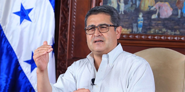 Presidente Hernández desea una pronta recuperación a Trump y su esposa