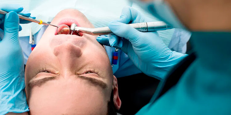 Muere tras realizarse una limpieza dental