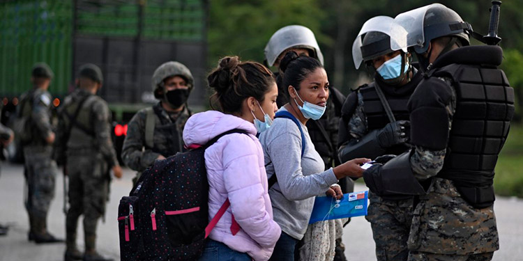Retornan al país migrantes frustrados en ruta a EE. UU.