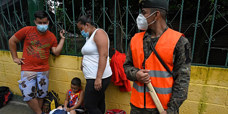 Retornan al país migrantes frustrados en ruta a EE. UU.