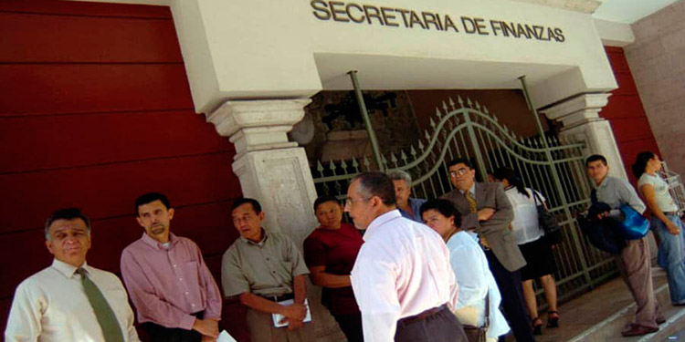 Viceministra: Finanza inició pago a docentes desde el 29 de septiembre