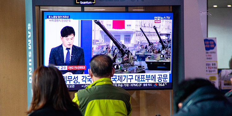 Corea del Norte exhibe un nuevo y mayor misil intercontinental