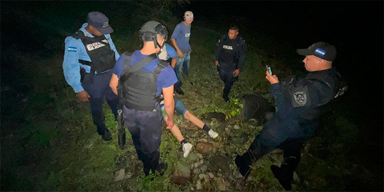 La Policía Nacional encuentra a menor de edad extraviado en Atlántida