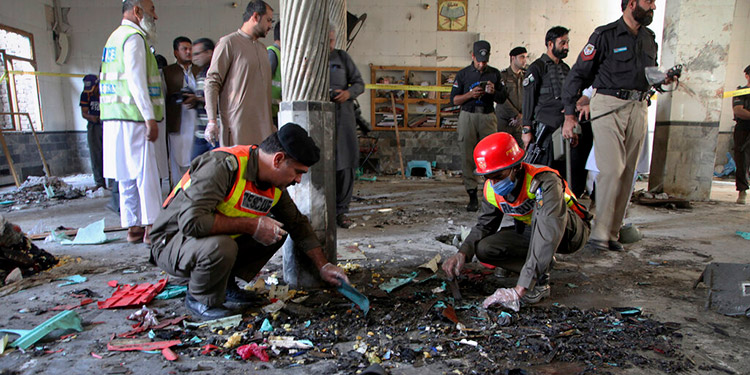 Pakistán: 8 muertos y 136 heridos en el ataque a una escuela