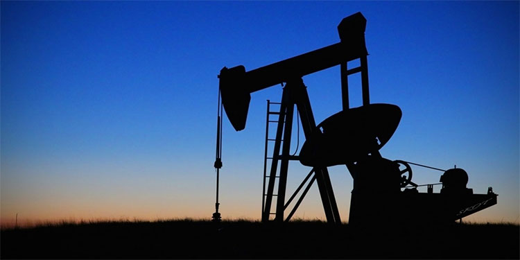 Precios del petróleo caen tras positivo de Trump a coronavirus
