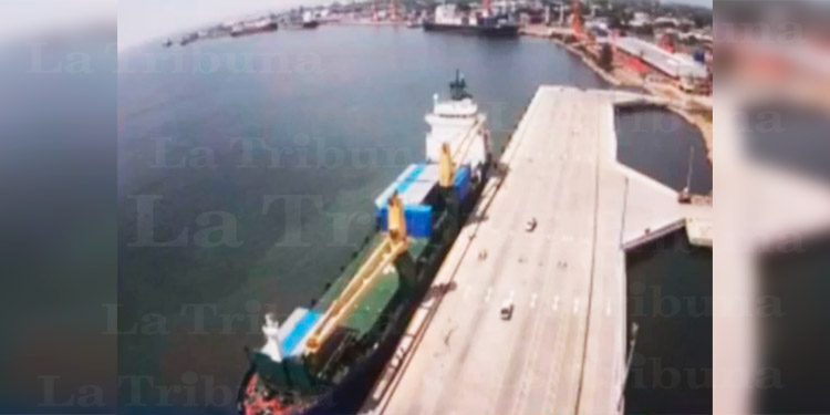 Atraca en Puerto Cortés barco con dos hospitales móviles