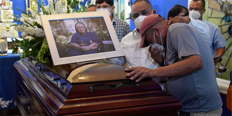Trasladan féretro de sor María Rosa a Basílica de Suyapa (Video)
