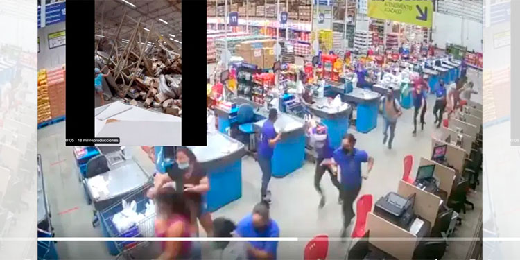 ¡Tragedia! escaparates aplastan a clientes y empleados en supermercado mayorista (Video)