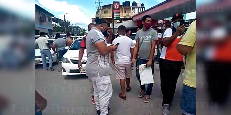 Taxistas de Tela exigen a las autoridades les dejen trabajar (Video)