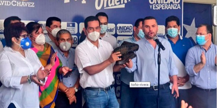 Toño se une al movimiento de Papi