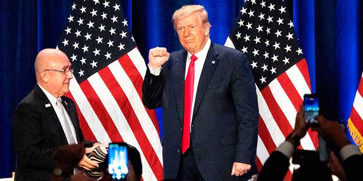La campaña de Trump celebra libertad de Uribe, al que califica de ‘héroe’