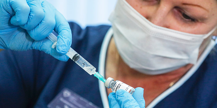 Rusia inicia la producción de su segunda vacuna anticoronavirus, EpiVacCorona