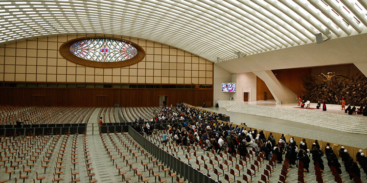 Vaticano suspende audiencias con público debido a COVID-19