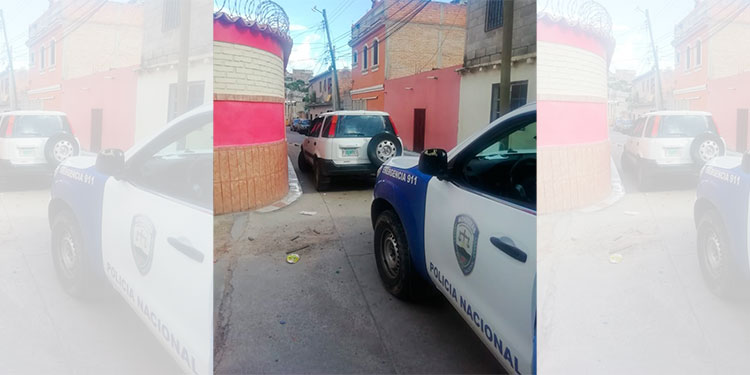 Recuperan vehículo robado de un estacionamiento comercial en la capital