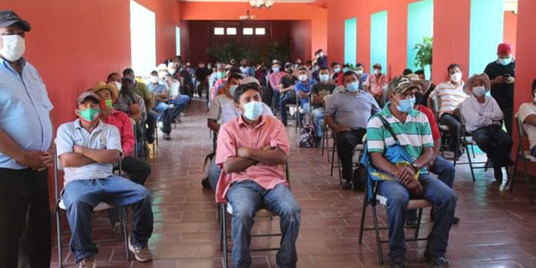 Comunidades y alcaldía definen plan para reparar carreteras