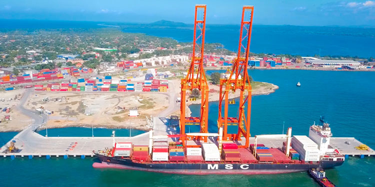 Suspendidos temporalmente servicios a buque en Puerto Cortés