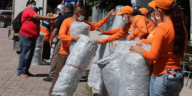 Entregan alimentos a damnificados en albergues de Tegucigalpa
