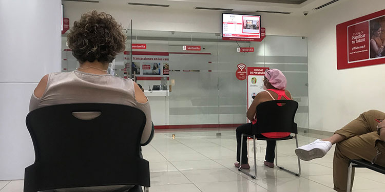 Los bancos retornan a trabajar normalmente