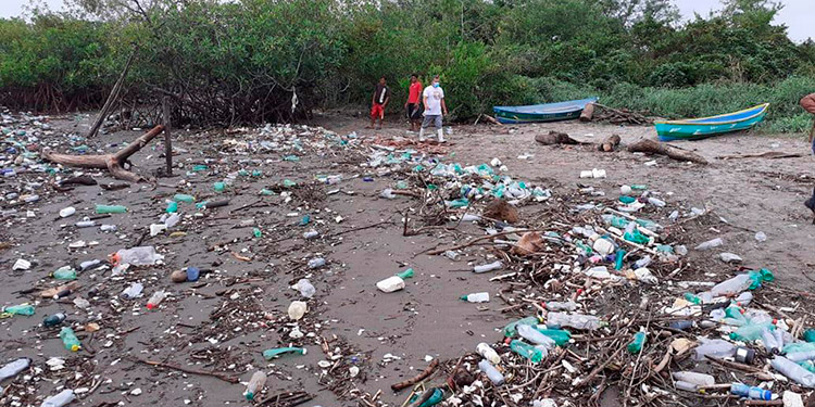 Basurales dejan “Eta” e “Iota” en playas sureñas