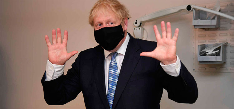 Ante cierre de fronteras por el virus, Johnson tranquiliza sobre el aprovisionamiento