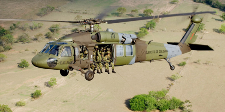 Hasta helicóptero Black Hawk mandan a Honduras para rescate de afectador por Eta
