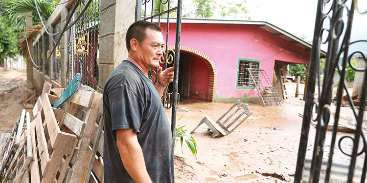 Damnificados: “Mis hijos me preguntan cuándo regresamos a mi casa”