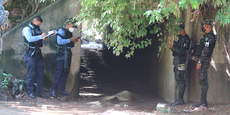 Depravados ultiman a joven tras violarlo