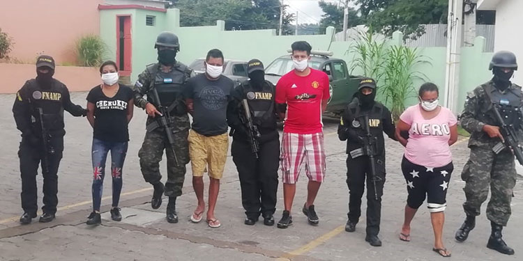 Capturan cuatro miembros de una familia en el barrio Morazán por tráfico de drogas