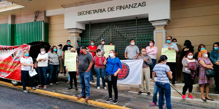 Empleados del INA protestan en exigencia a un reajuste salarial