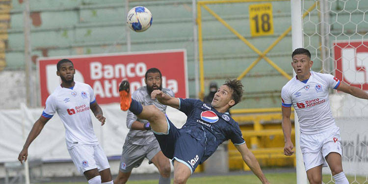 Olimpia puso fin al invicto azul