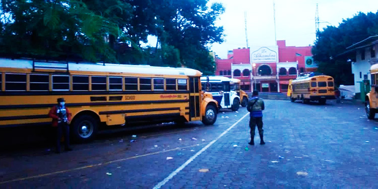 FNSTU realiza operativos en terminales de buses en la capital
