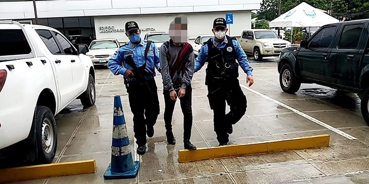 Menor detenido por pornografía infantil