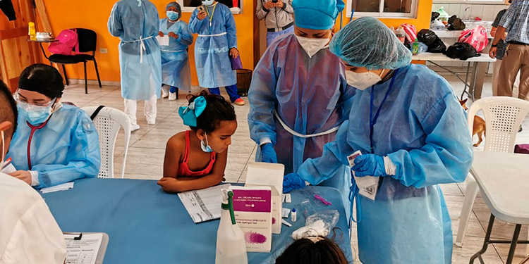Pruebas para COVID-19 aplican en los albergues