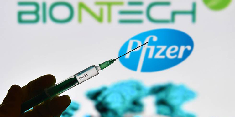 EEUU y Pfizer negocian millones de vacunas adicionales