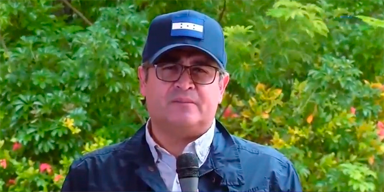 Presidente Hernández pide aunar esfuerzos ante efectos de huracán Eta