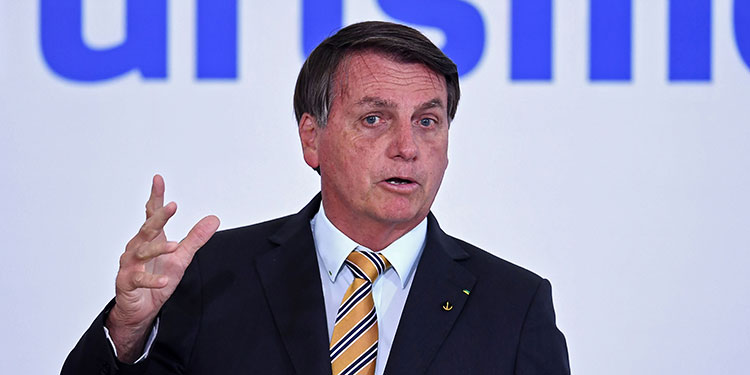 Bolsonaro sobre el COVID-19 en Brasil: "Tienen que dejar de ser un país de maricas"